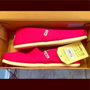 Toms Classics - Fuchsia - New in Box! Size 7.5